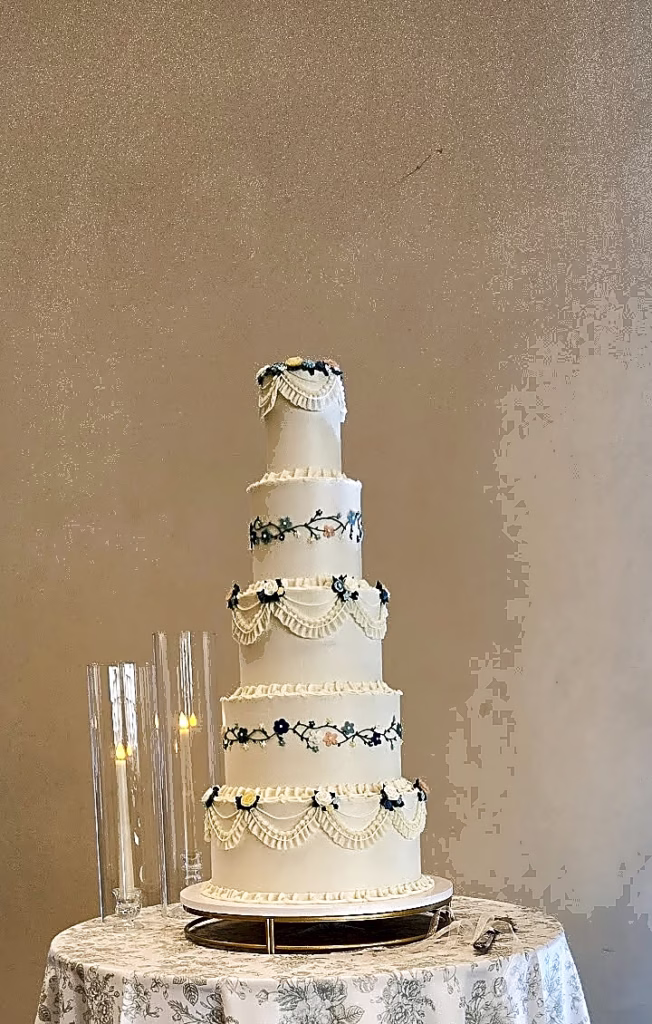 Five tier vintage wedding cake with piped garlands and floral vines