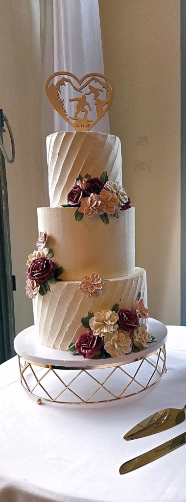 Swirl pleated textured wedding cake with fresh florals